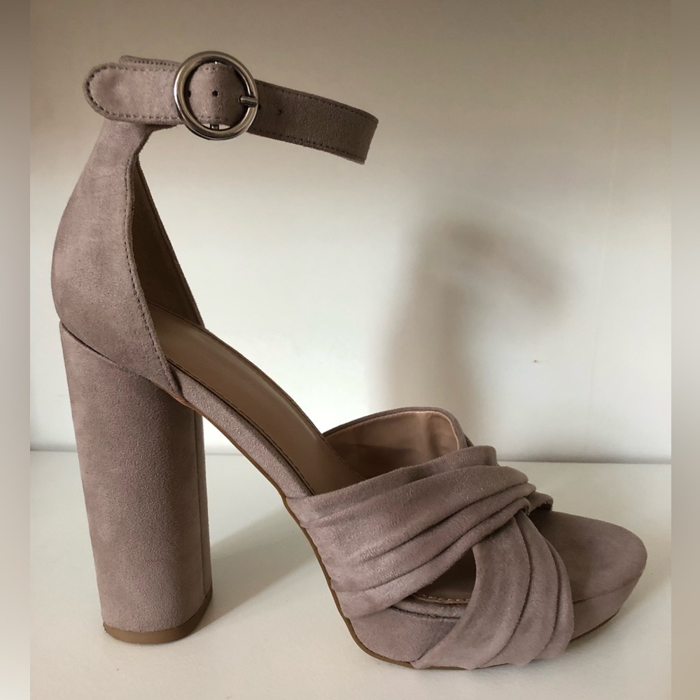 BCBGeneration Grey Heels Size US 7